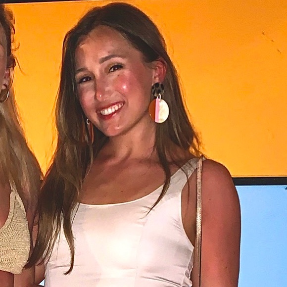 Meet your Posher, Claire - Picture 1 of 1